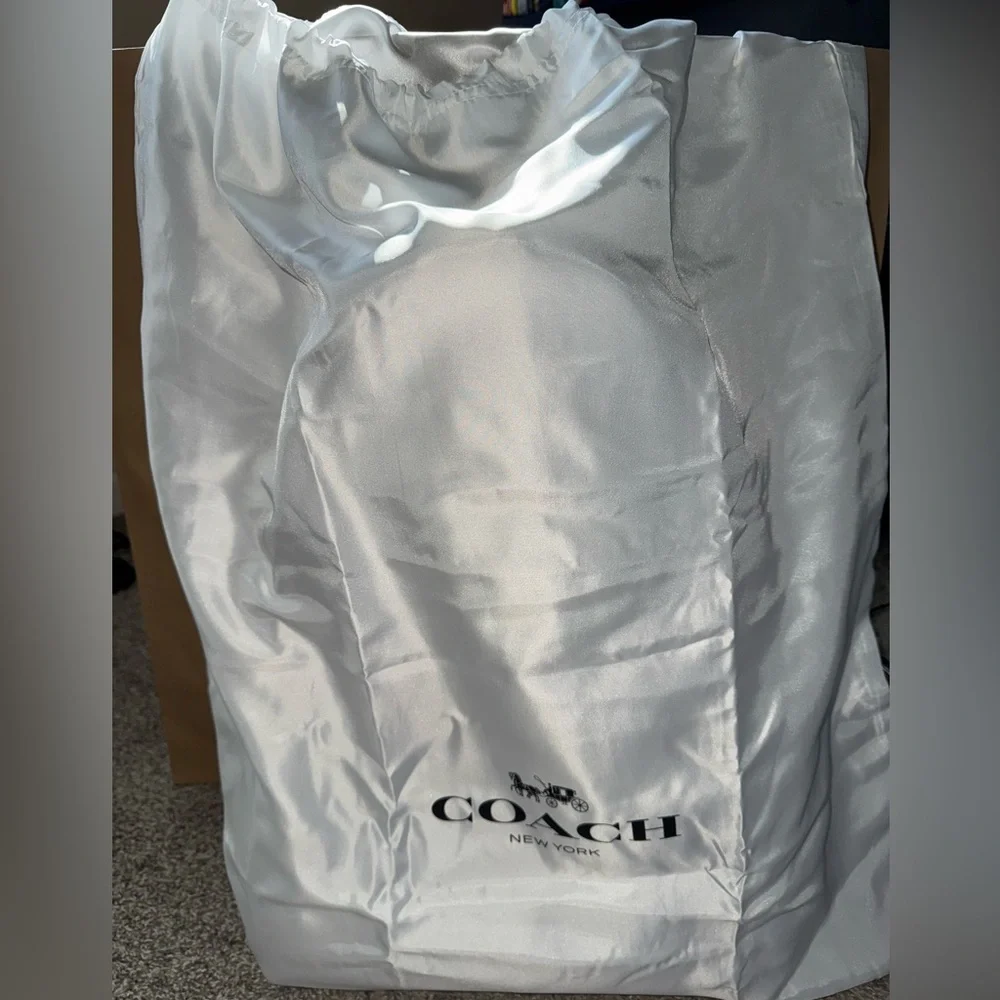 🔥Coach Lana Large Shoulder Bag🔥 - Picture 13 of 14